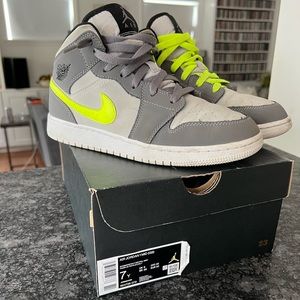 Nike Air Jordan 1 Mid Gunsmoke/Volt